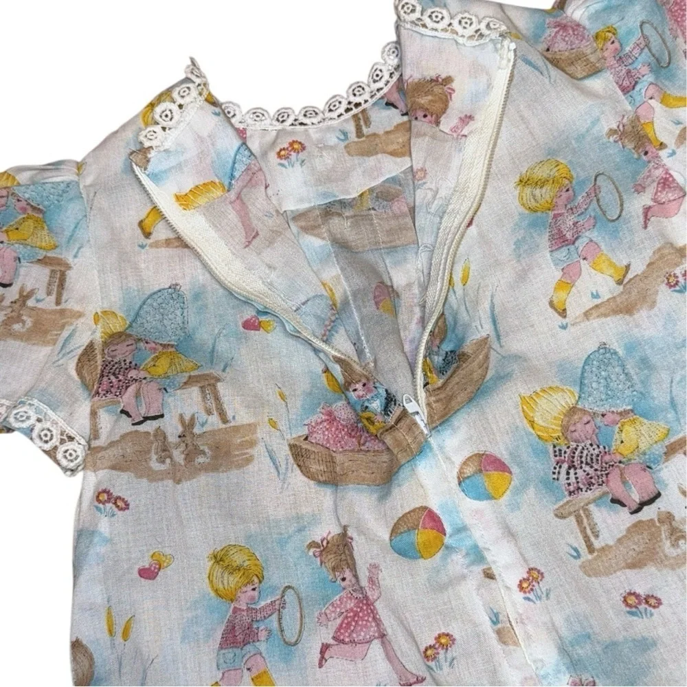 Vintage 70s Baby Dress – Storybook Print, Lace Trim – 18–24 Months